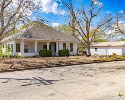 3 Bedroom 2BA 1918 ft Single Family House For Sale in Shiner, TX