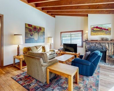 3 Bedroom 2BA House Vacation Rental in Tahoe City Retreat, Tahoe City, CA
