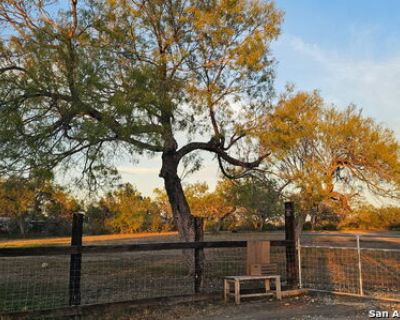 4 Bedroom 2BA 1768 ft Single Family House For Sale in Pleasanton, TX