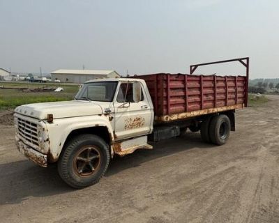 Selling a 1975 f600 dump truck. Truck runs and operates as it should. Has a metal