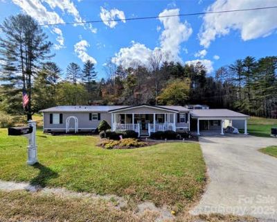 3 Bedroom 2BA 1836 ft Single Family Home For Sale in HORSE SHOE, NC
