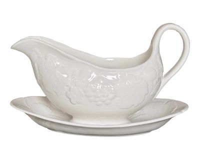 Made in England Vintage Wedgwood Strawberry and Vine Gravy Boat With Underplate - 2 Pieces