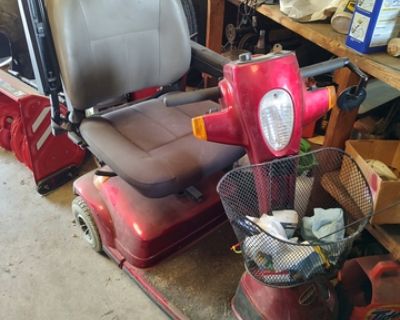 Maxima mobility scooter and lift