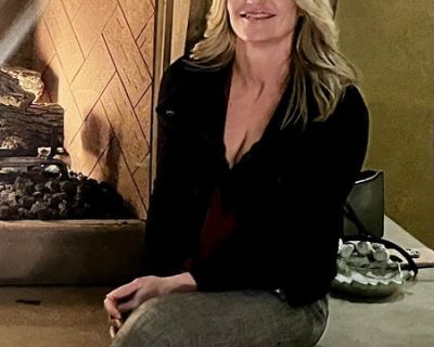 $1,000 /month. Age: 48 * Smoker?: No * Any pets?: No * Occupation: Professional * Gender: Female. Non-smoking room preferred. Pets are fine. No preference specified. Age preference: 29 - 60. Looking in: Paradise Valley , Scottsdale. I am a professional female aged 48. I am available to move from 10/01/2025 and have a budget of $1000/month. I would like to share with males or females ideally bet...