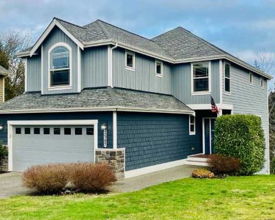 3 Bedroom 2.5BA 2400 ft Pet-Friendly Apartment For Rent in Poulsbo, WA