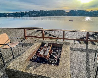 3 Bedroom 2.5BA Cabin Vacation Rental in Hammersley Private Beach Cabin, Shelton,...