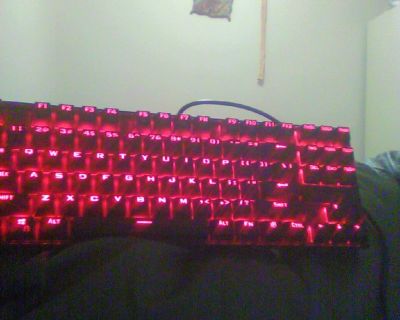 a keyboard in good shape newits a redragon