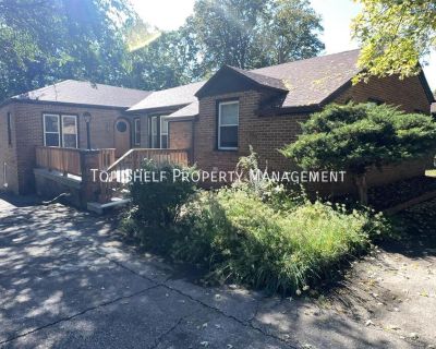 3816 Clinton Ave. 4 bedroom, 2 bathroom duplex has all new carpet, new appliances and new front deck. Living room, kitchen, dining room, 2 bedroom and bathroom on main floor, lower level are the other 2 bedrooms and 2nd bathroom. Includes 3 parking spots out front. Resident responsible for all utilities, lawn care and snow removal. Washer and Dryer hooks up. You can schedule a showing and/or fi...