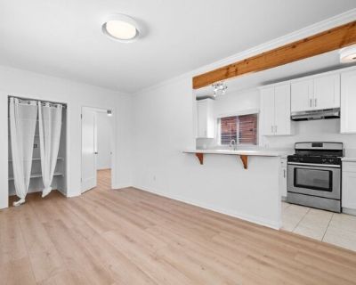 38 20th Ave Unit C. Charming Venice Beach Triplex: Stylish 1BR/1BA, Minutes from the Sand and Trendy Hot Spots! LOCATION! LOCATION! LOCATION! Just a block from the beach on a lovely walk street, this unit is perfectly located near the Venice Canals and Venice Boardwalk. You'll be just minutes away from paddle courts, Muscle Beach, and hot spots like Ospi, Si! Mon, Great White, Market, Winston H...