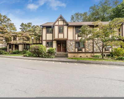 2 Bedroom 2BA 1258 ft Condo For Sale in Milford, CT