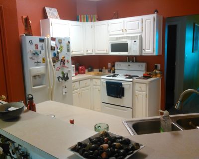 Minimum stay: 1 month. Deposit: 400. Bills included. Age preference: 18 - 70. Available for students. This house near I-10 in Pensacola is also conveniently located near Davis Hwy. in a small, quiet cul-de-sac neighborhood. It has an extra wide driveway and inside a. I the owner live in the house and there is an extra spare bedroom that is unoccupied.