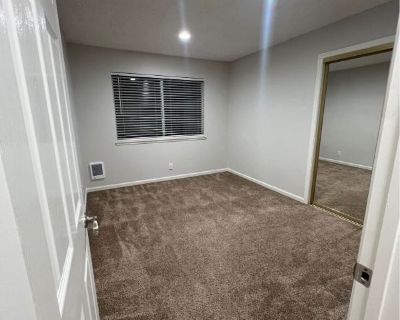 Deposit: $250.00 * Utilities included?: No * Fees apply?: No. References are not required. Non-smoking. Furnishings: Furnished * Disabled access: * Living room: shared. Availability Available Now Minimum term 1 month Maximum term None. Beautiful Room for Rent Los Gatos, CA Private room available in a spacious bedroom apartment located in a quiet, safe, and desirable neighborhood in Los Gatos. T...