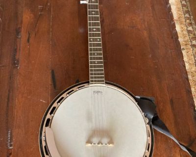 5 string banjo, Washburn B12, with resonator, hard carrying case and instruction booklets