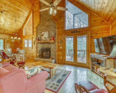 3 Bedroom 3.5BA Pet-Friendly Cabin Vacation Rental in Sophie's Retreat, Mineral Bluff, GA