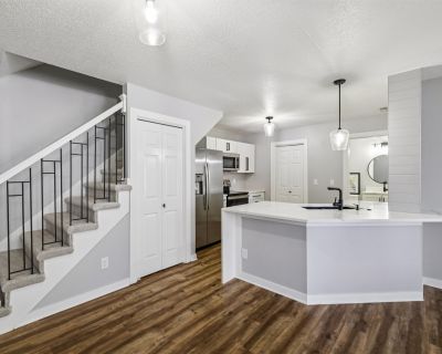 2 Bedroom 2BA 1279 ft Condo For Sale in West Des Moines, IA