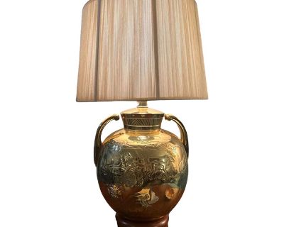 Vintage 1960s Mid-Century Modern Gazelle Chinoiserie Ming Gold Brass Urn Table Lamp