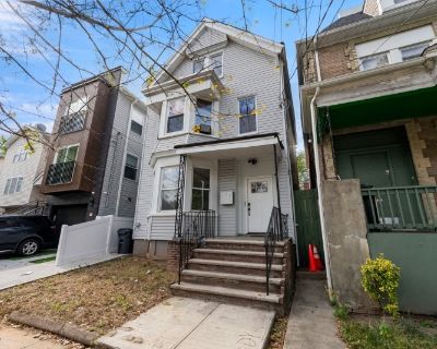 6 Bedroom 3BA 3036 ft Apartment For Sale in Newark City, NJ