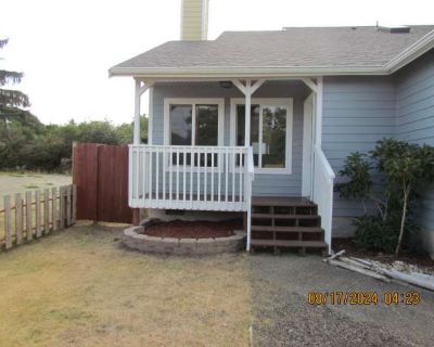 3 Bedroom 2BA 1396 ft Pet-Friendly Apartment For Rent in Ocean Shores, WA