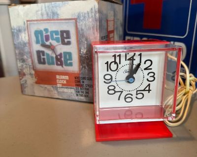 Vintage MCM N ice Cube Sunbeam Alarm Clock
