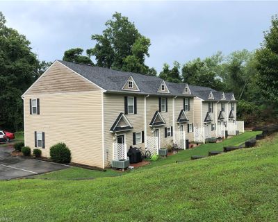 1 Bedroom Condo For Sale in Pilot Mountain, NC