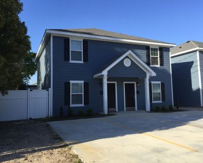 2 beds 2 bath townhome vacation rental in Lake Charles, LA