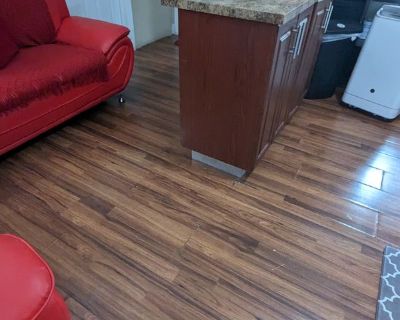 somos una pareja gay en busca de alguien que quiera compartir nuestra hogar. estamos interesados en alguien preferentemente gay o de mente abierta, hombre. la habitacin es acojedora privada. No ponemos muchas restricciones en cuanto a la convivencia estamos abiertos a cualquier interesadoWe are a gay couple looking for someone to share our home. We are interested in someone, preferably gay or o...