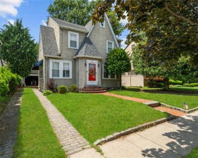 3 Bedroom 2BA 1717 ft Single Family Home For Sale in WEST HEMPSTEAD, NY