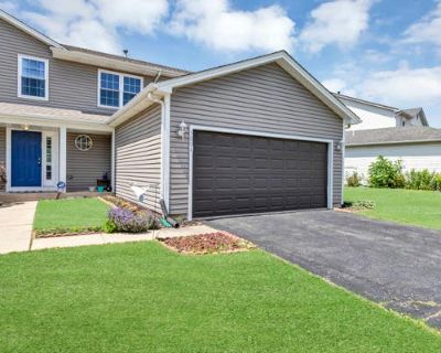 4 Bedroom 3BA 2150 ft Duplex For Sale in STREAMWOOD, IL