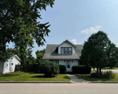 3 Bedroom 2BA 1000 ft Single Family House For Sale in Prairie du Chien, WI