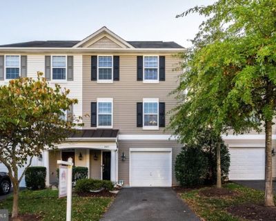 2937 Truffle Oak Pl. -Please removes shoes or wear provided shoe coverings when touring the property- Close to Quantico and easy commute to Fort Belvoir via I-95N! Outdoor enthusiasts will love the proximity to the Potomac River, Leesylvania State Park, and Prince William Forest Park, perfect for adventure and relaxation. Within the community, enjoy nearby walking trails, a community pool, club...