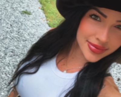 Stephanie M is looking for a New Roommate in New York with a budget of $1800.00