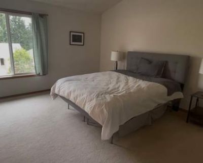 Private room with own bathroom in a House with 3 roomies, Corvallis, OR 97333