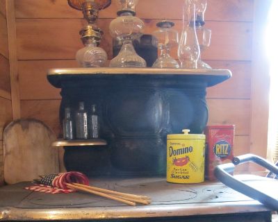 Antique cook stove (COTTAGE CRAWFORD)
