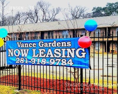 7301 Jensen. Dogs ok, Cats ok. Contact: Kaelyn 281-843-4296. Small dogs allowed. Large dogs allowed. Cats allowed. 2 Bedroom. 1 Bathroom. 880 ft