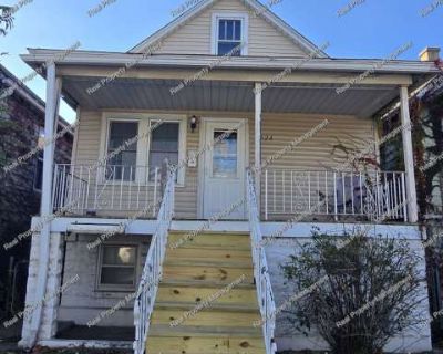 3 Bedroom 1.5BA 0 ft Pet-Friendly Apartment For Rent in Whiting, IN