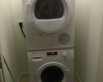 Beautiful spacious apartment available for rent, close to shops, schools, close to Vernon hill, shopping malls. Washer and dryer in unit. Beautiful stainless steel appliances. Security deposit will be waved.