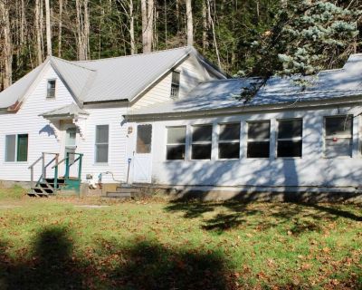 3 Bedroom 1BA 1450 ft Single Family House For Sale in Brandon, VT