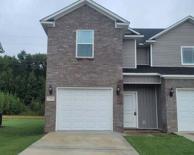 3 Bedroom 2.5BA 1300 ft Pet-Friendly Apartment For Rent in Alma, AR