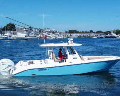 Everglades 335 Center Console 2023