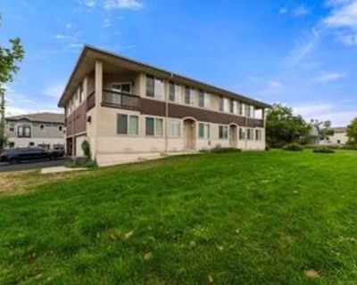 2 Bedroom 1.5BA 1418 ft Pet-Friendly Apartment For Rent in Lakewood, CO