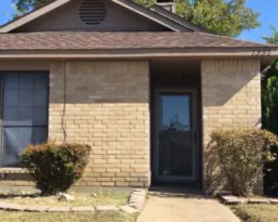 2 Bedroom 1BA 890 ft Condo For Rent in Fort Worth, TX