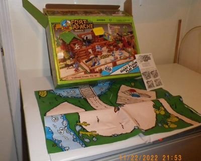 FORT 1992 PLAYSET W FLOOR MAT NEW IN BOX