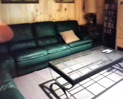 Private room with shared bathroom in a House with 3 roomies, Castleton, VT 05735