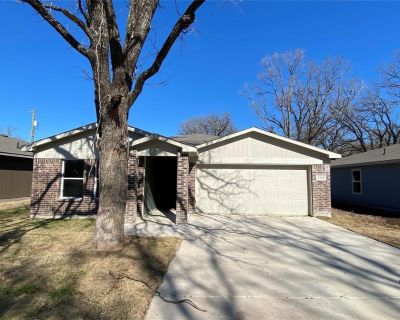 3 Bedroom 2BA 1298 ft Single Family House For Rent in Gun Barrel City, TX