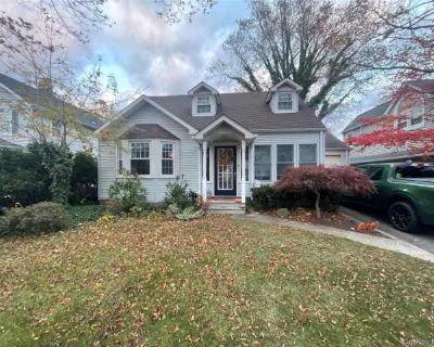 2 Bedroom 3BA 907 ft Apartment For Rent in Amityville, NY