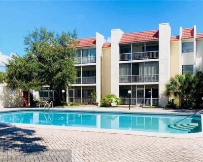 2 Bedroom 2BA 847 ft House For Rent in Boca Raton, FL