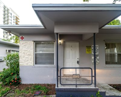 NE 4th St. Come live in one of Fort Lauderdale s most desirable neighborhoods Flagler Village! This 1-bedroom, 1-bathroom apartment offers private entry and is located in the heart of Flagler Village, just steps from bars, restaurants, coffee shops, gyms, pilates, and yoga studios. Walk to the FAT Village art district, Brightline train station, and enjoy quick access to Federal Hwy (1/4 mile), ...