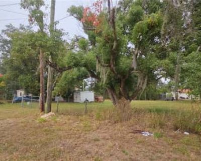 Single Family Home For Sale in AVON PARK, FL