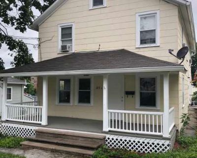 3 Bedroom 1BA 1300 ft Pet-Friendly Apartment For Rent in Franklin, NJ