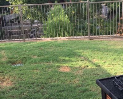 ALRIGHT DOG LOVERS :) Tired of taking stairs and elevators constantly just to take your dog to the bathroom?! 

Move in available Nov. 24th (last week of Nov. FREE), first rent payment December 1st! This apartment is located in Oaklawn, Downtown Dallas right next to the tollroad. The best part about my place?; I have a MASSIVE BACKYARD! It's perfect for someone who doesn't want to give up livin...